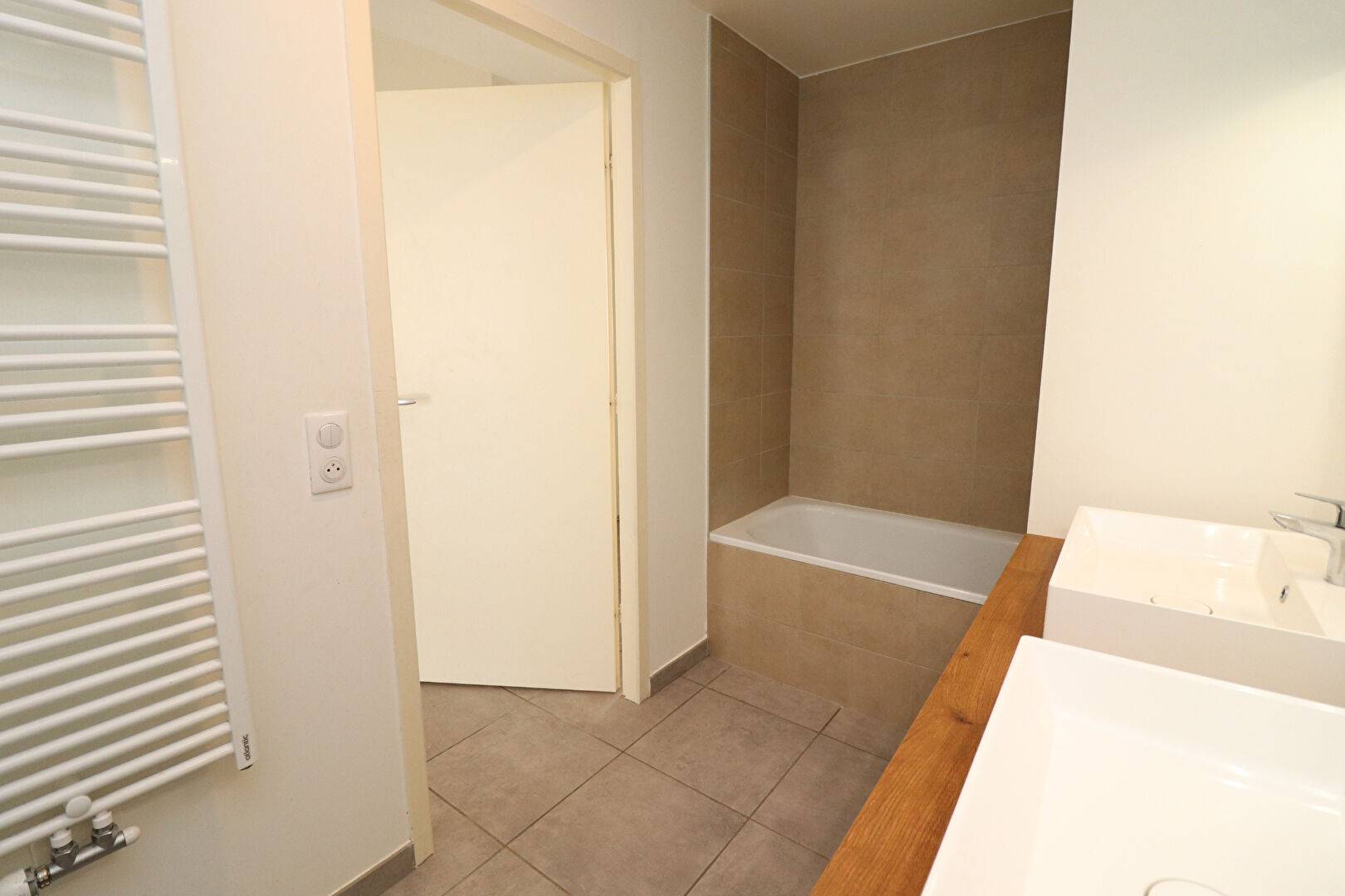 5 pièces de 105.68 m² avec cave et parking extérieur