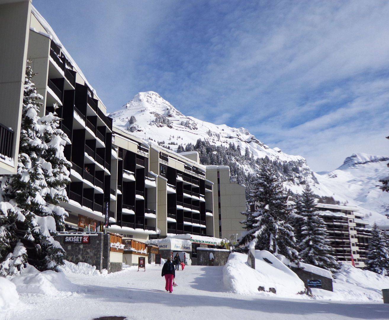 6 PIECES  de standing avec grande terrasse SUD à côté des pistes