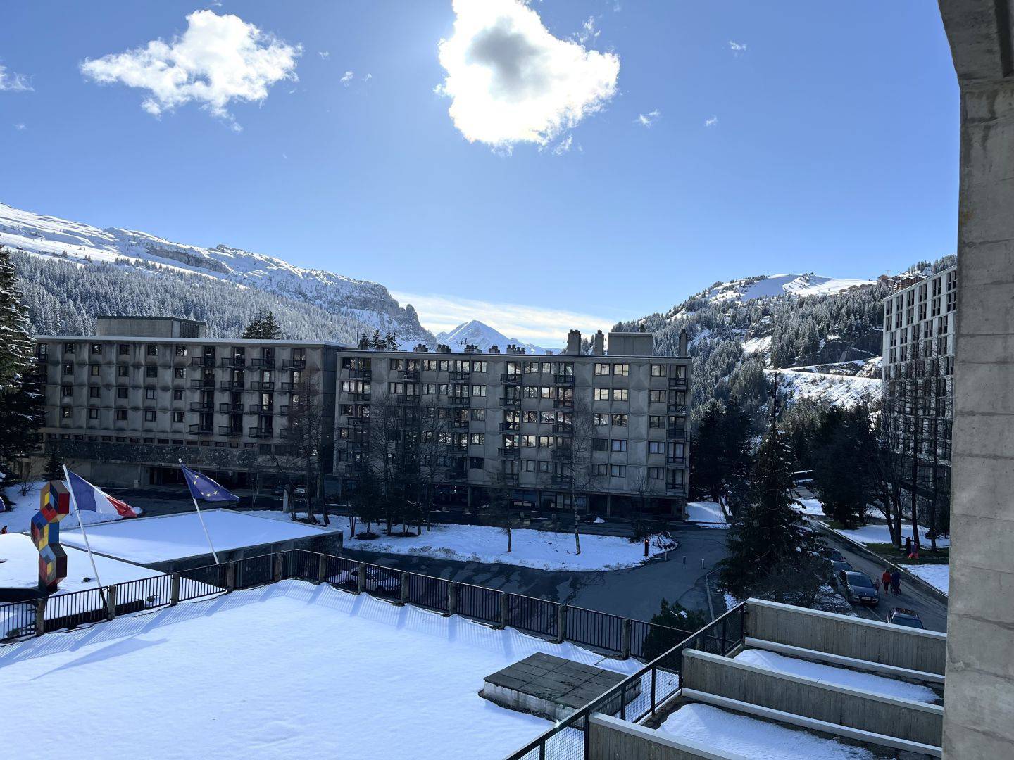 DEUX APPARTEMENTS REUNIS au PIED DES PISTES dans résidence recherchée