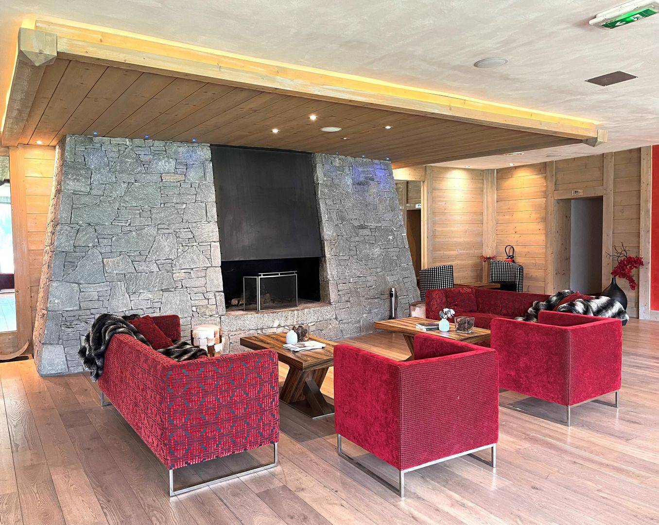 Dans résidence de tourisme  au PIED DES PISTES, DUPLEX avec grand Balcon Sud