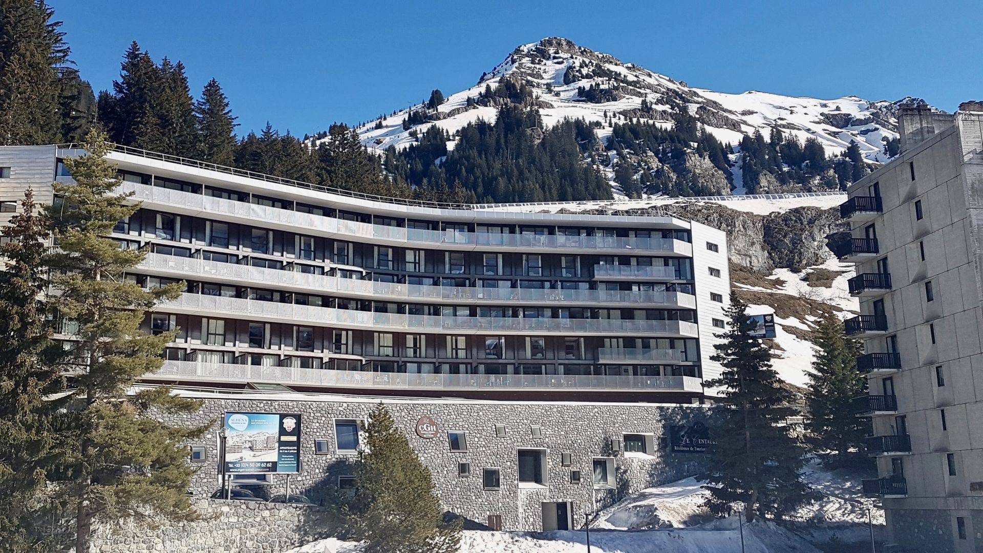 Dans résidence de tourisme  au PIED DES PISTES, DUPLEX avec grand Balcon Sud