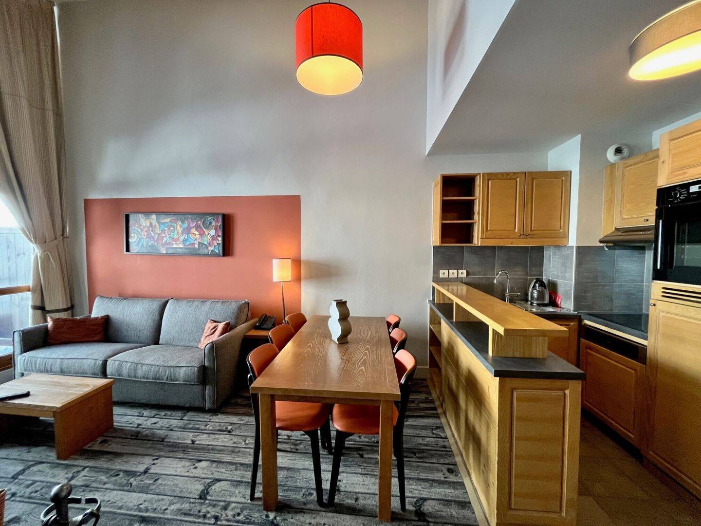 3 PIECES avec CHEMINEE COTE FORET dans RESIDENCE DE TOURISME 5* PIED DES PISTES