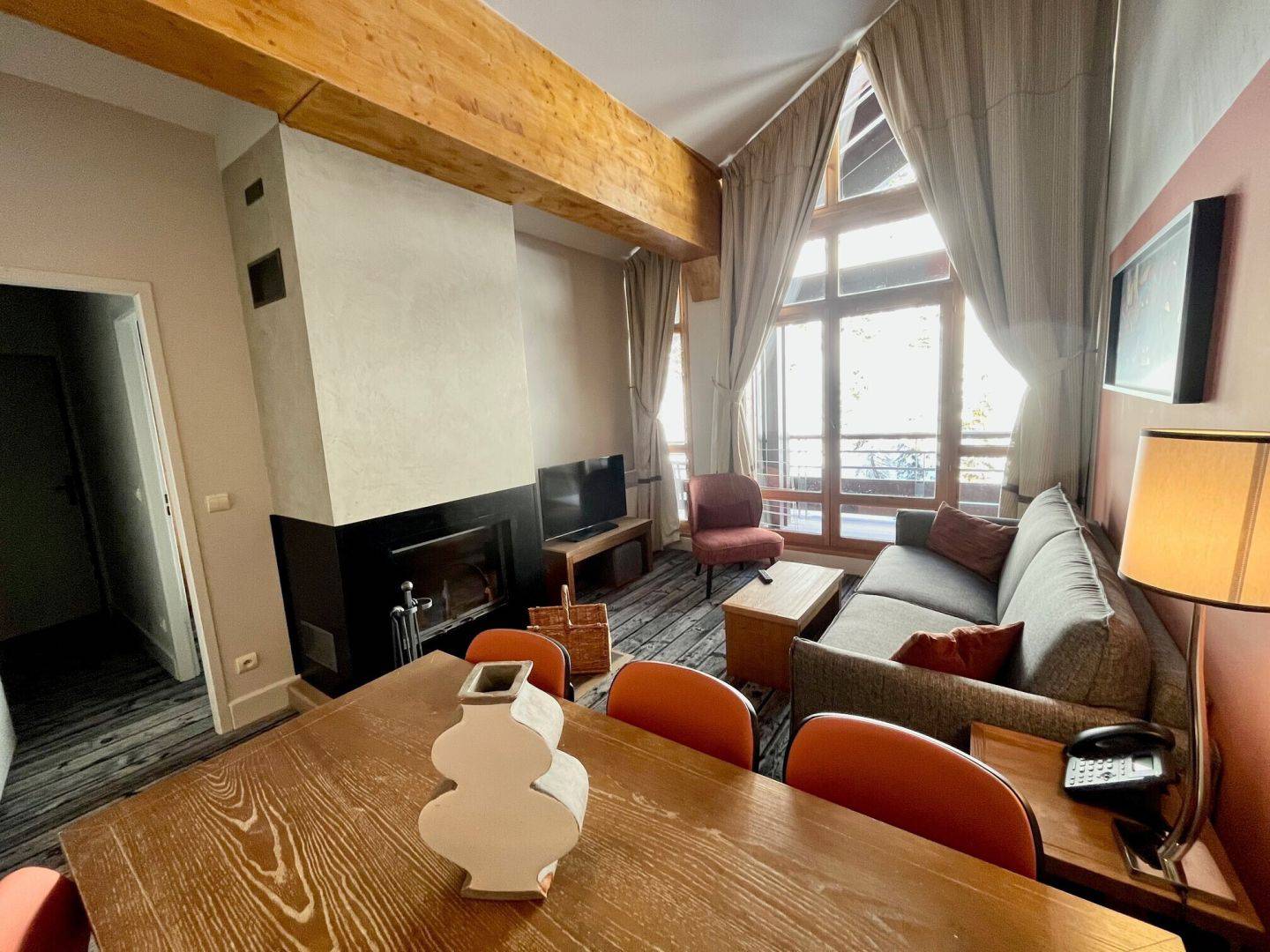 3 PIECES avec CHEMINEE COTE FORET dans RESIDENCE DE TOURISME 5* PIED DES PISTES