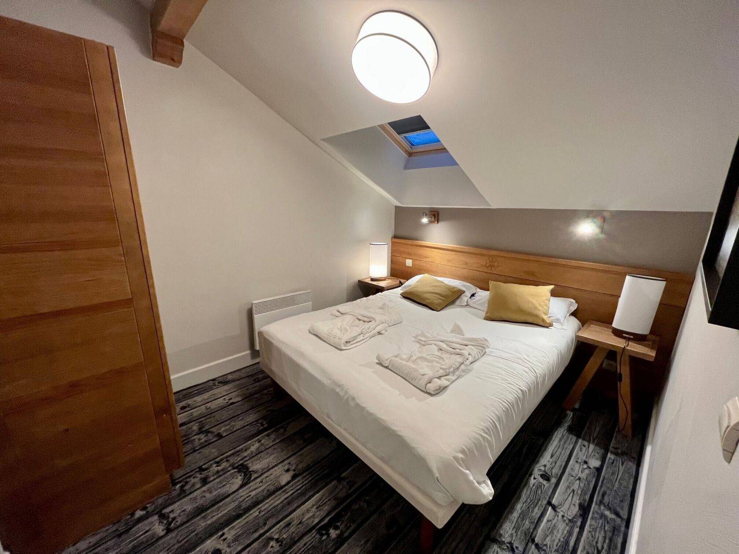 3 PIECES avec CHEMINEE COTE FORET dans RESIDENCE DE TOURISME 5* PIED DES PISTES