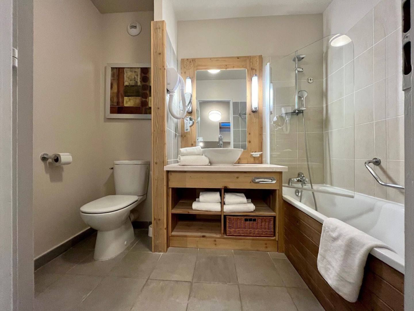 3 PIECES avec CHEMINEE COTE FORET dans RESIDENCE DE TOURISME 5* PIED DES PISTES