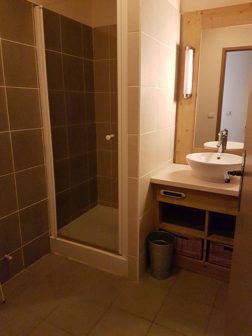 3 PIECES avec CHEMINEE COTE FORET dans RESIDENCE DE TOURISME 5* PIED DES PISTES