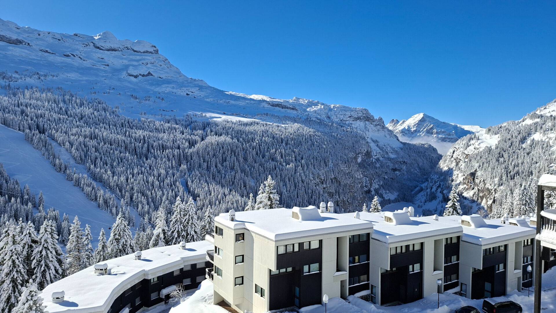 DEUX PIECES de standing au PIED DES PISTES