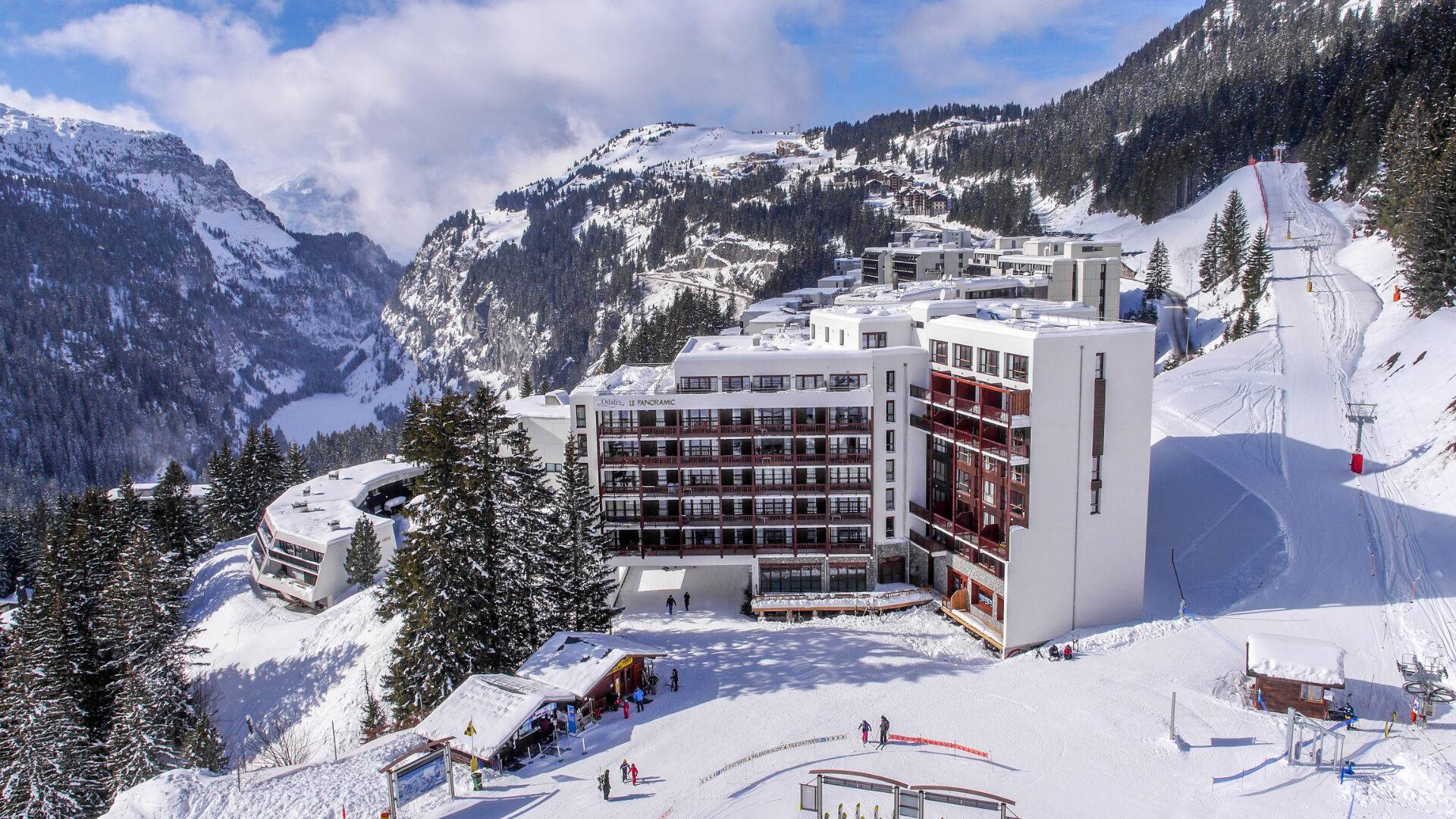 DEUX PIECES de standing au PIED DES PISTES