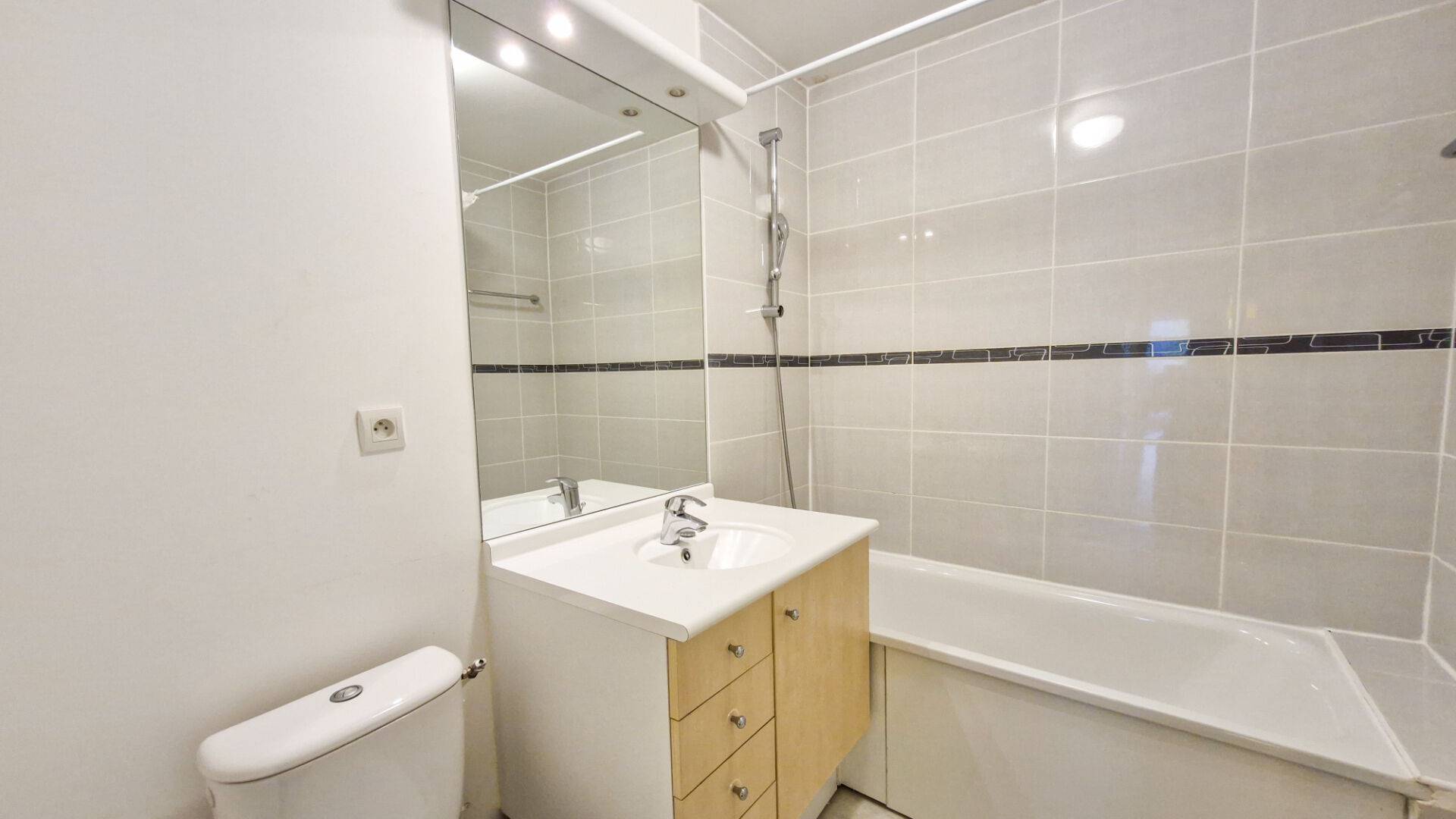 3 PIECES CABINE SUD avec BALCON et PARKING COUVERT