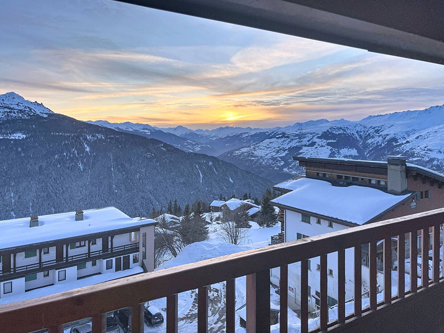 Grand studio avec vue panoramique