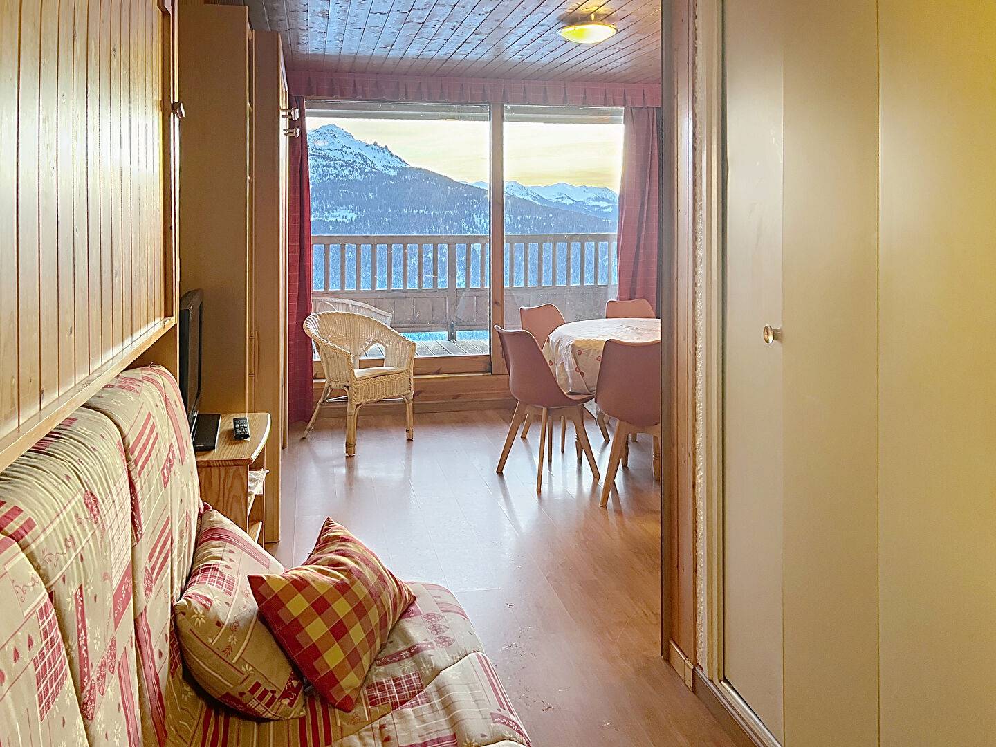 Grand studio avec vue panoramique