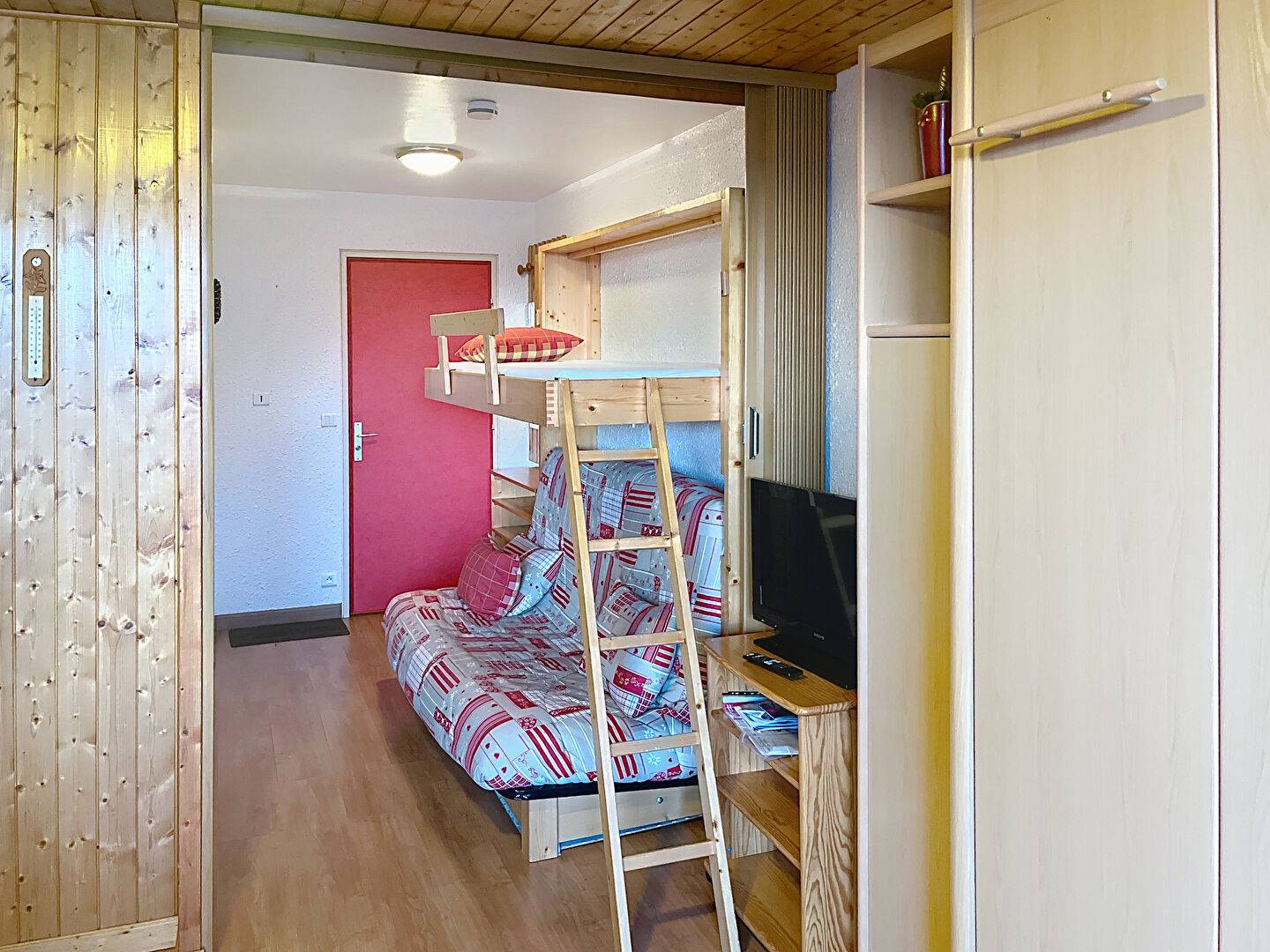 Grand studio avec vue panoramique