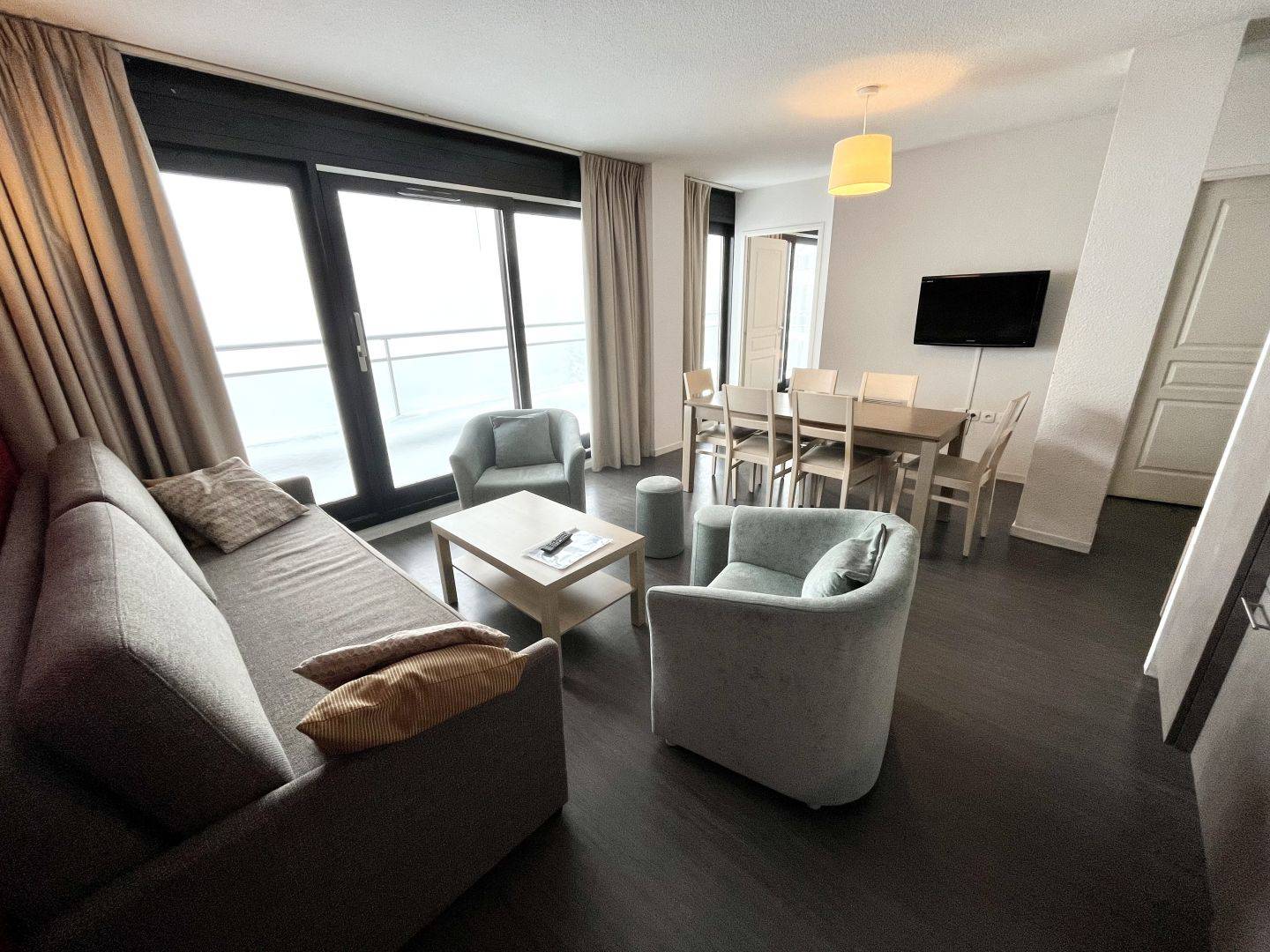 T4 avec CELLIER et STATIONNEMENT COUVERT - A COTE DES PISTES