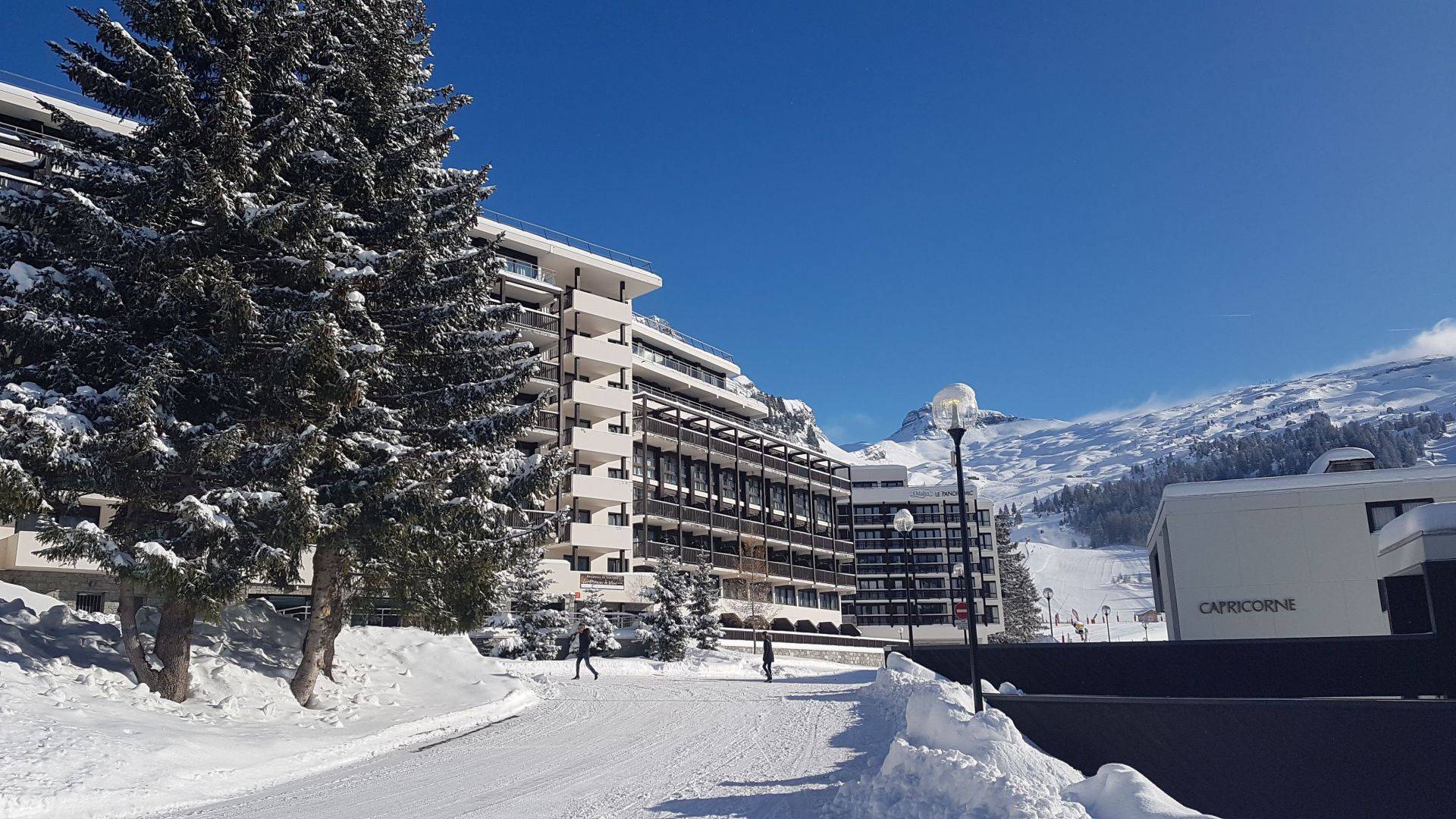 T4 avec CELLIER et STATIONNEMENT COUVERT - A COTE DES PISTES