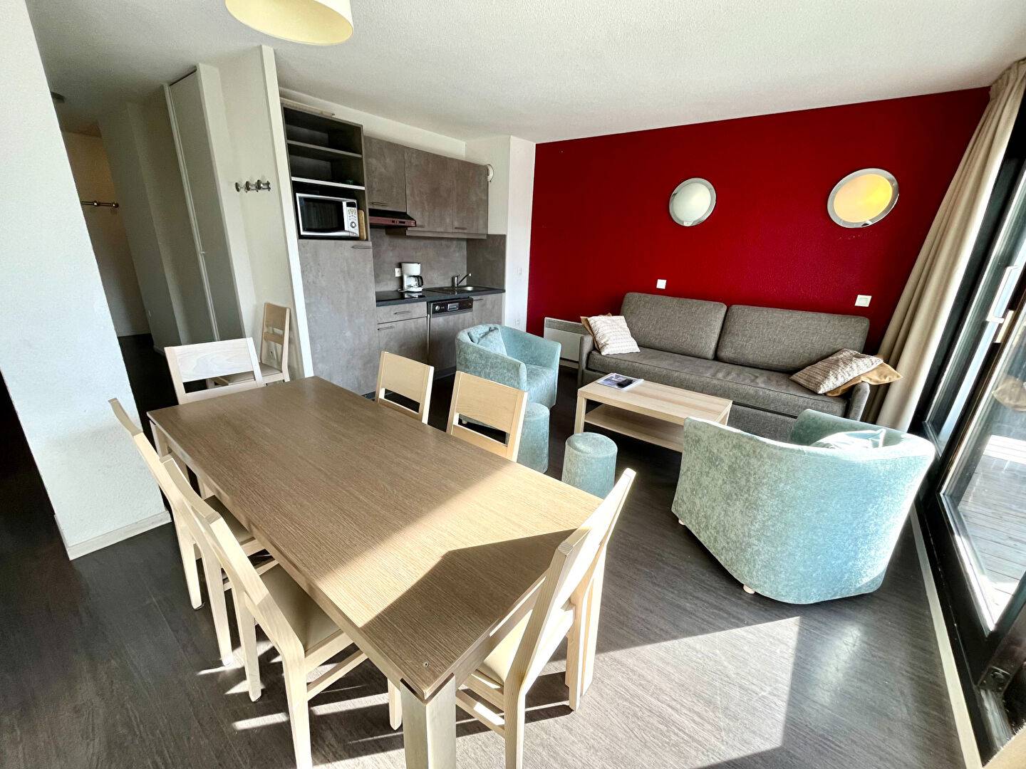 T4 avec CELLIER et STATIONNEMENT COUVERT - A COTE DES PISTES