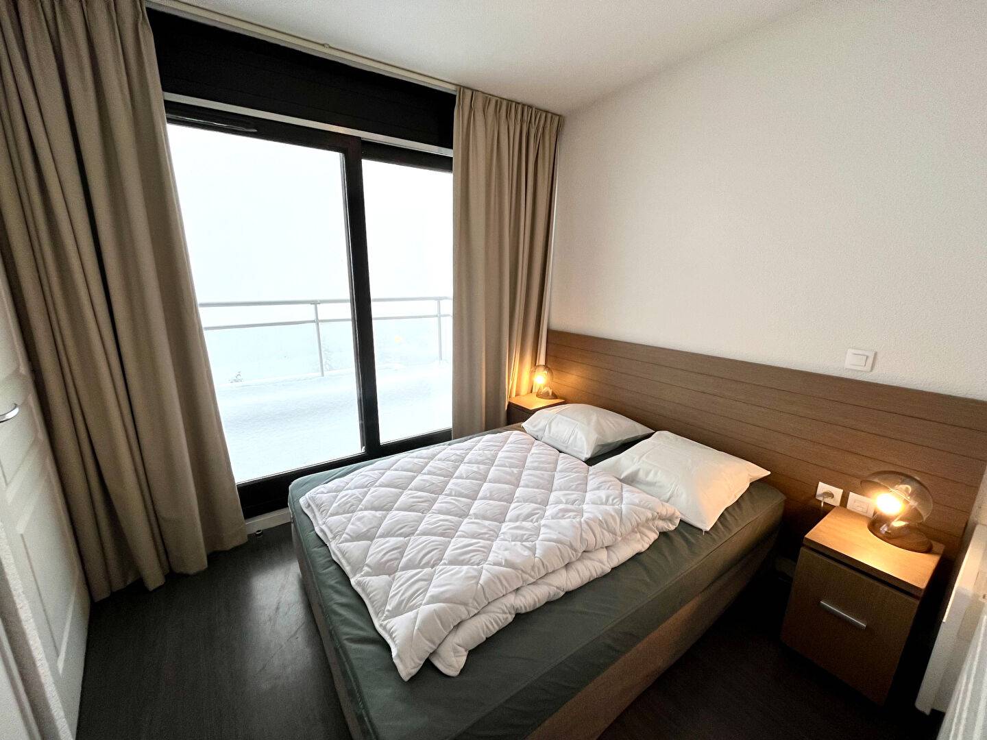 T4 avec CELLIER et STATIONNEMENT COUVERT - A COTE DES PISTES