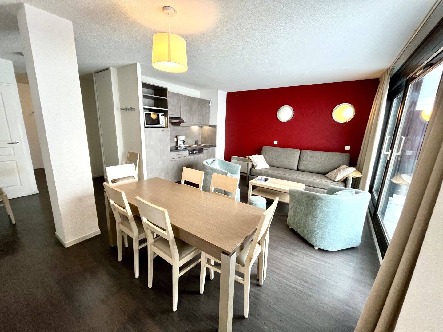 T4 avec CELLIER et STATIONNEMENT COUVERT - A COTE DES PISTES