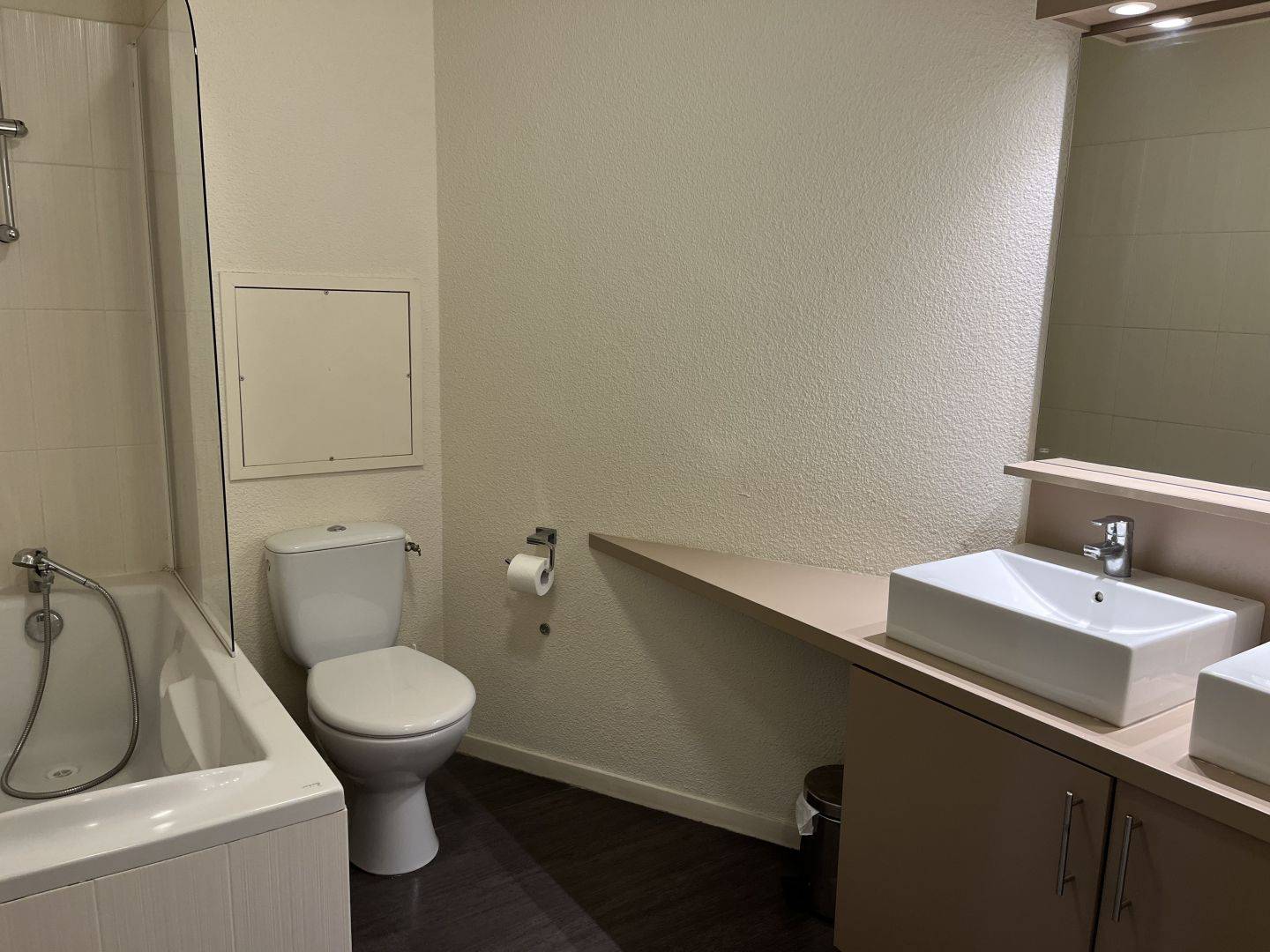 T4 avec CELLIER et STATIONNEMENT COUVERT - A COTE DES PISTES