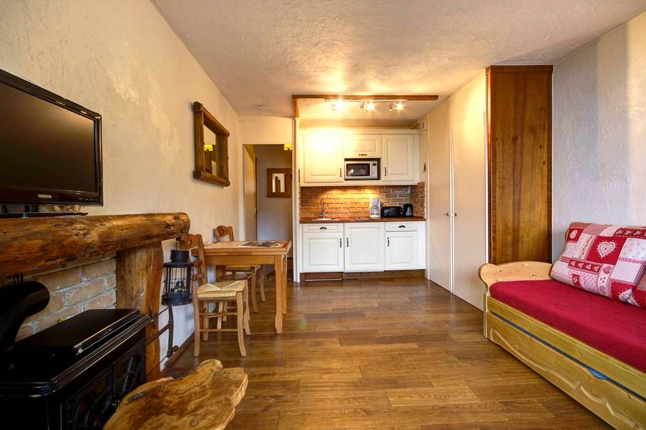 SOUS OFFRE ACHAT ACCEPTEE. Studio 22m² orienté NORD, réhabilité PLAGNE CENTRE