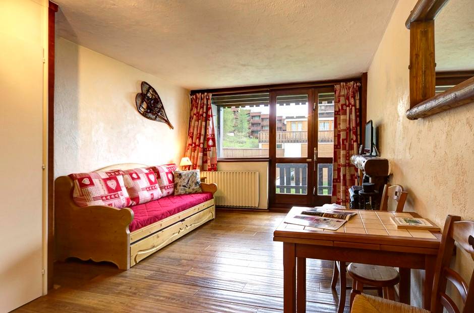 SOUS OFFRE ACHAT ACCEPTEE. Studio 22m² orienté NORD, réhabilité PLAGNE CENTRE