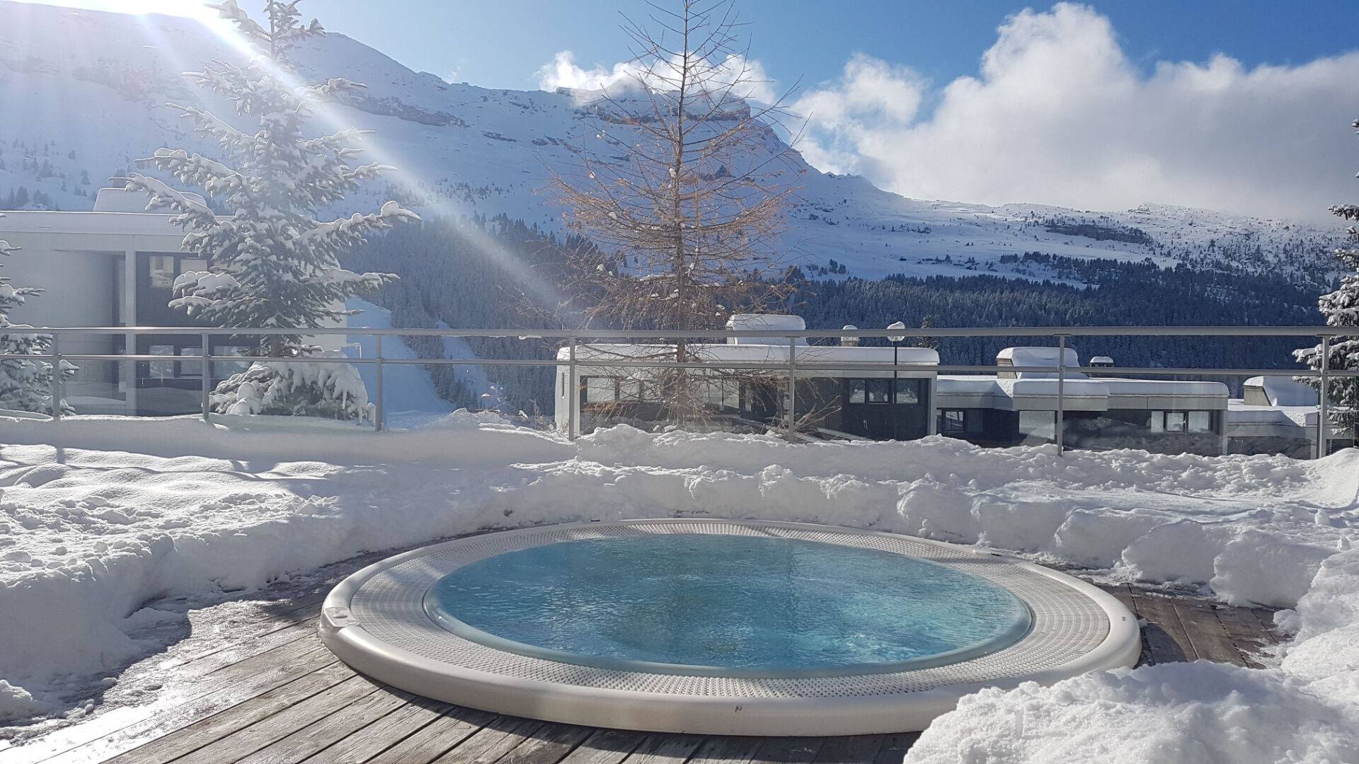 2 PIECES SUD avec PARKING COUVERT  en bon état