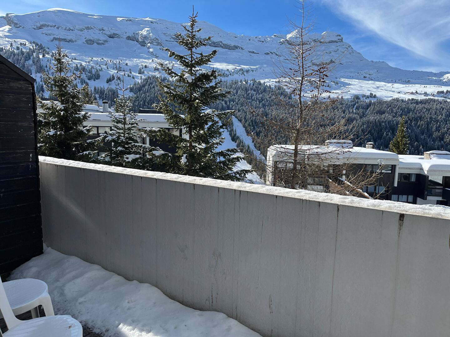 2 PIECES SUD avec PARKING COUVERT  en bon état