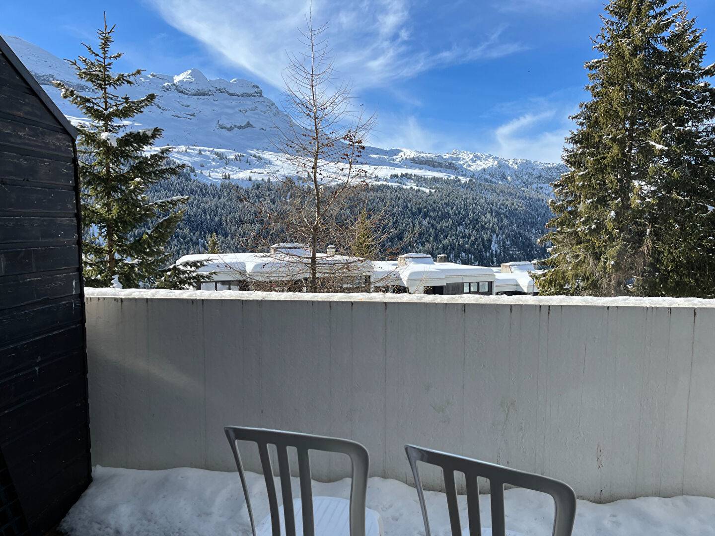 2 PIECES SUD avec PARKING COUVERT  en bon état