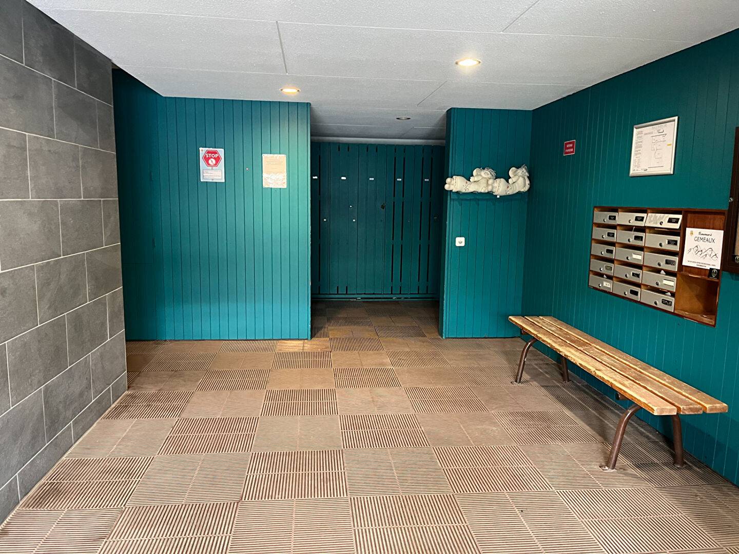 RARE : STUDIO COIN MONTAGNE Sud entièrement RENOVE