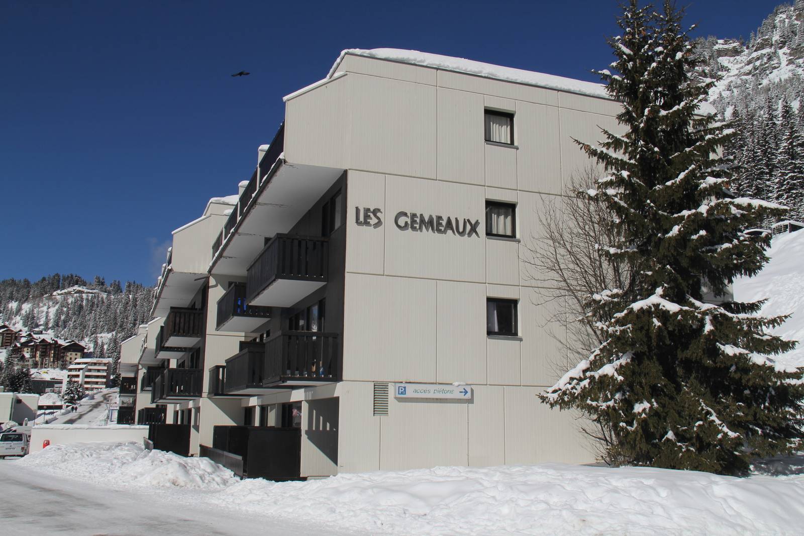 RARE : STUDIO COIN MONTAGNE Sud entièrement RENOVE