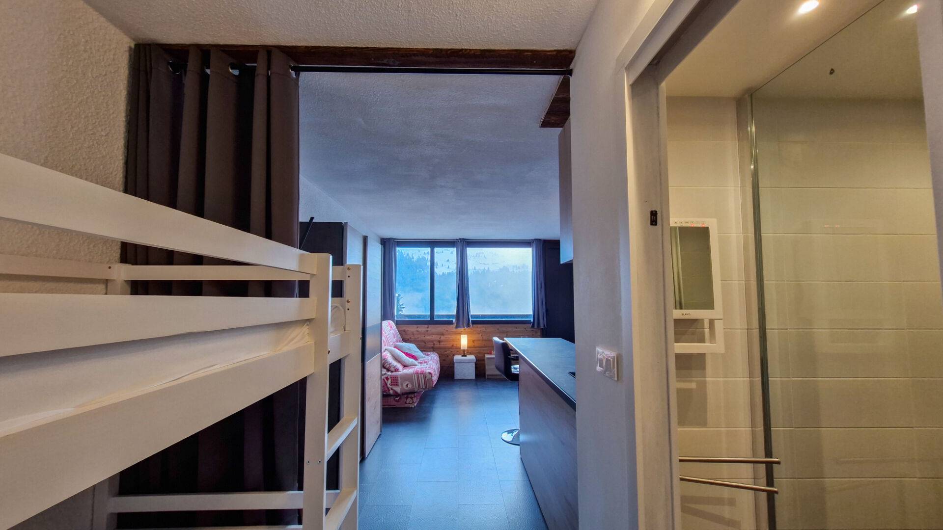 RARE : STUDIO COIN MONTAGNE Sud entièrement RENOVE