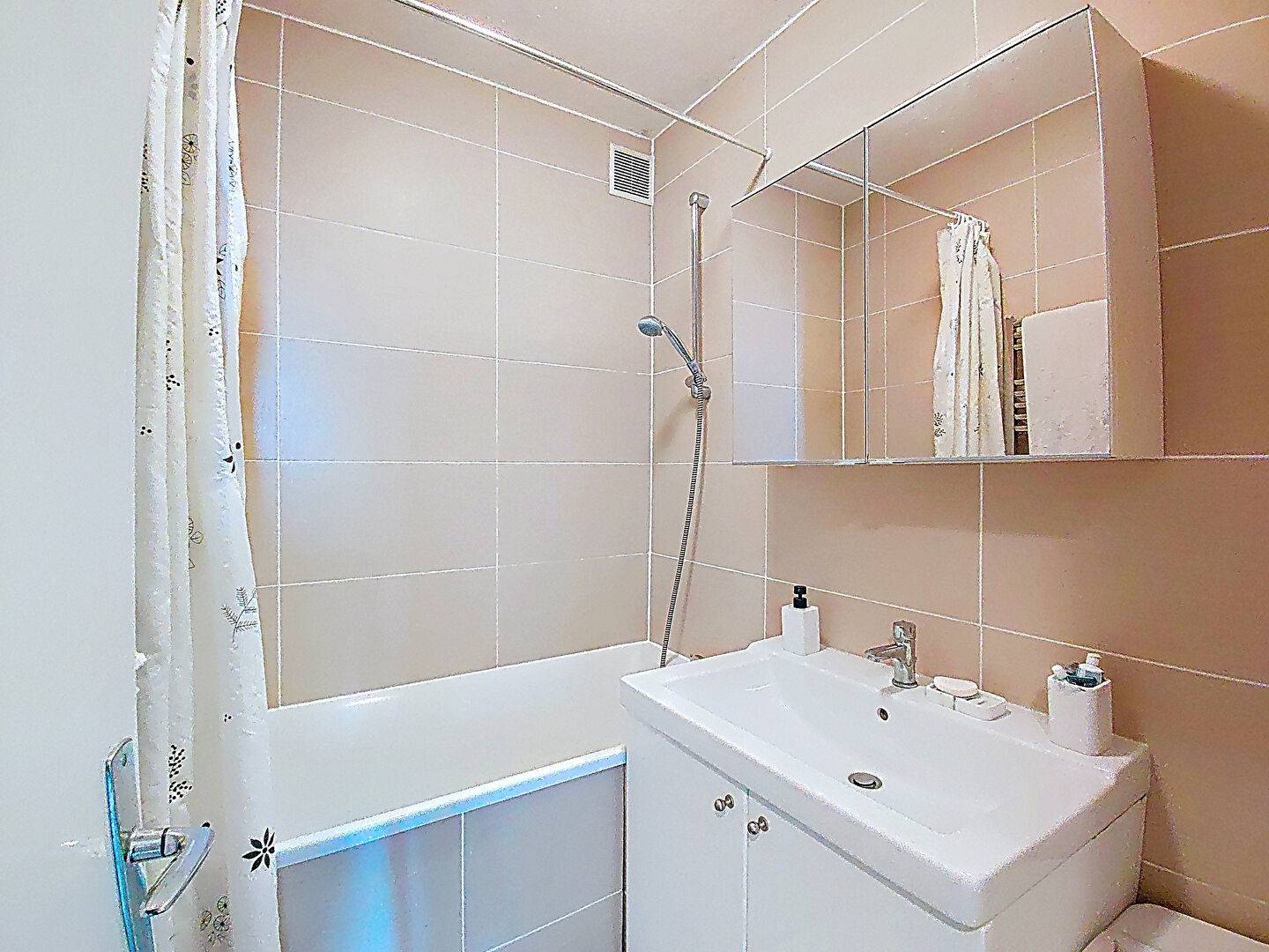 Charmant T3 avec cheminée et balcon vue pistes