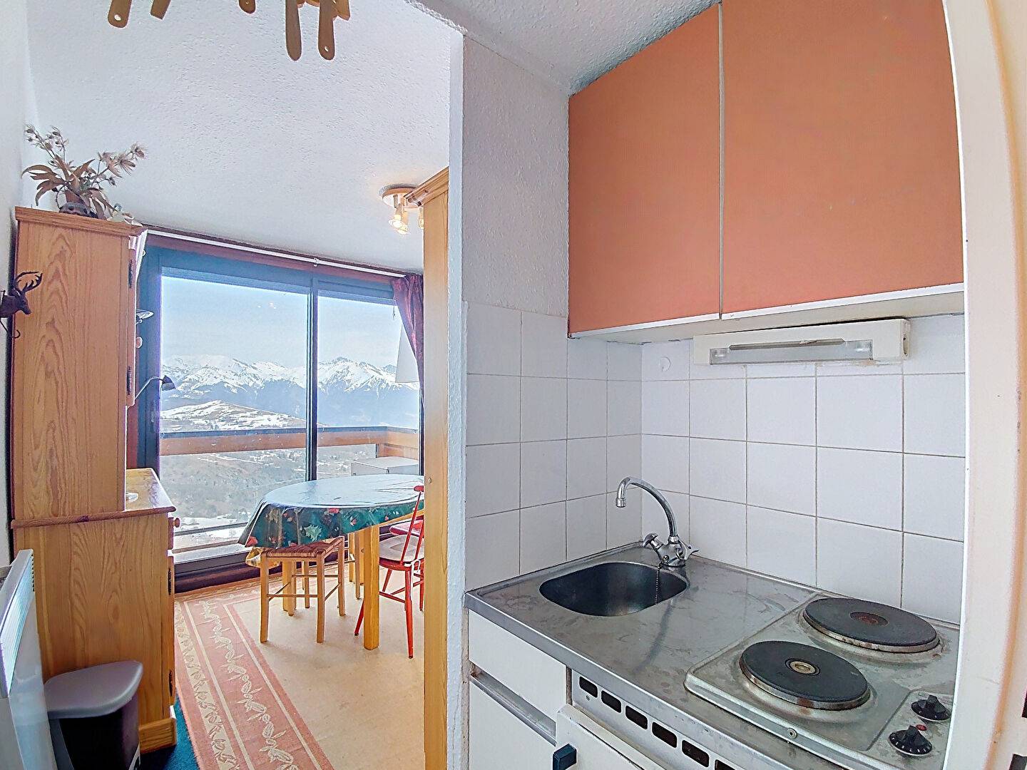 Studio avec balcon situé au 14ème étage de la résidence Soyouz Vanguard