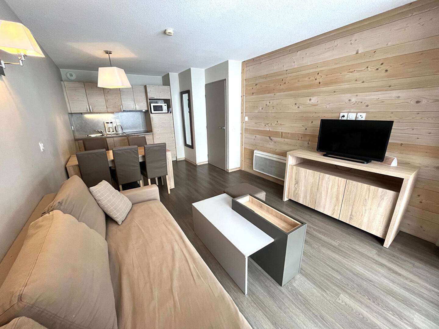 2 PIECES COIN MONTAGNE avec PARKING au PIED DES PISTES