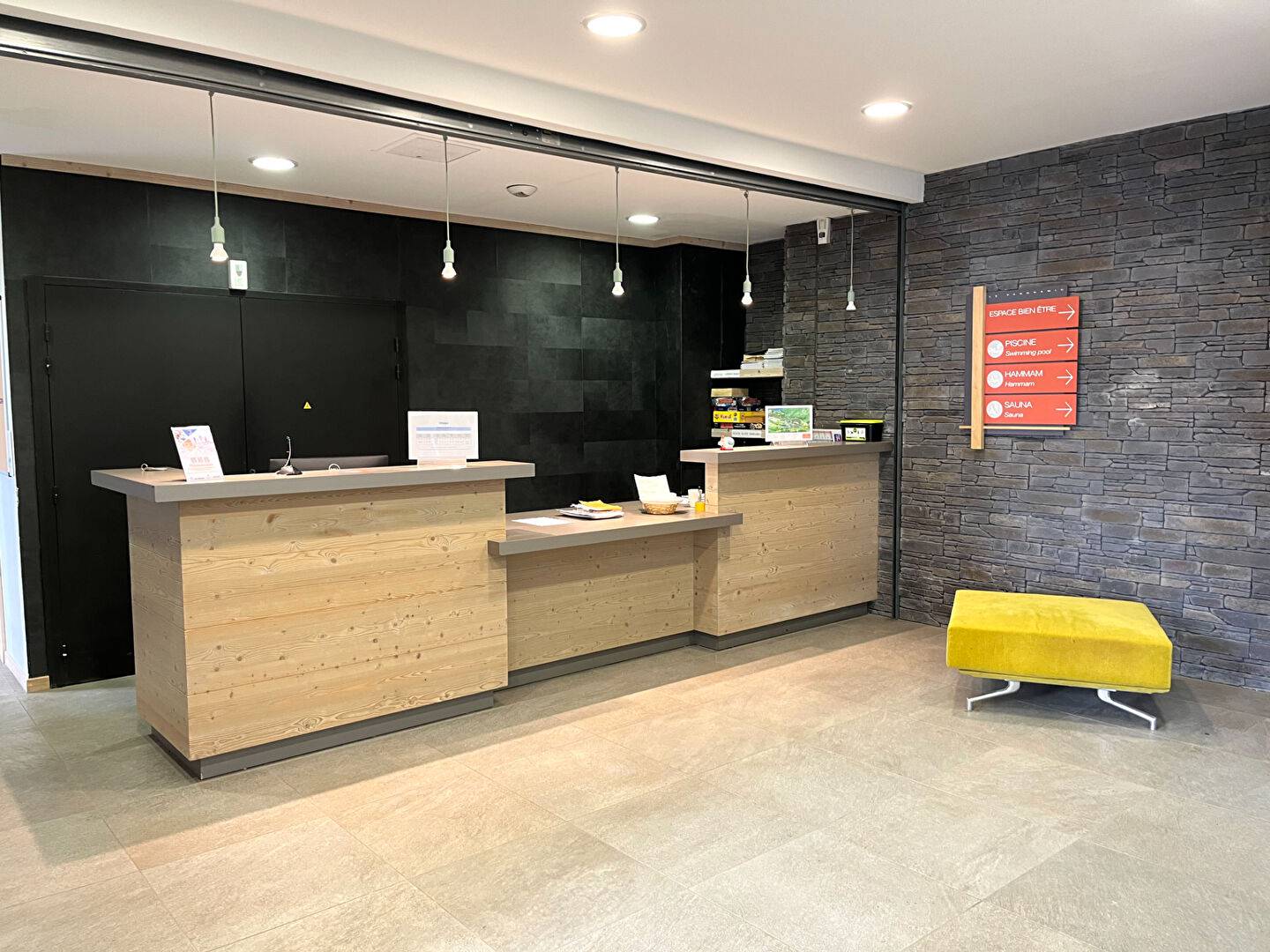 2 PIECES COIN MONTAGNE avec PARKING au PIED DES PISTES