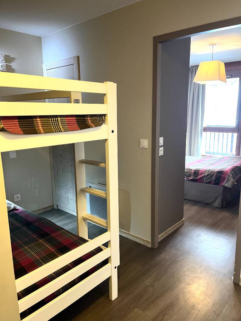 2 PIECES COIN MONTAGNE avec PARKING au PIED DES PISTES