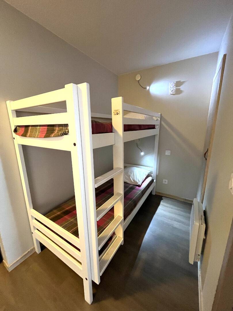 2 PIECES COIN MONTAGNE avec PARKING au PIED DES PISTES