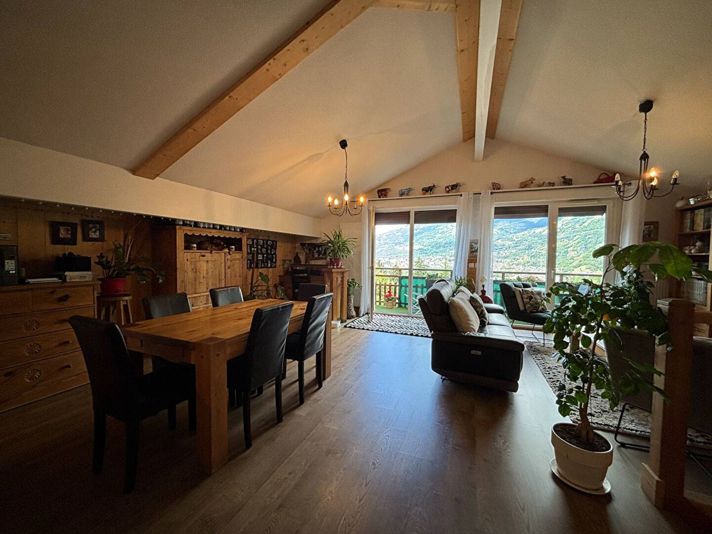 SEEZ - Appartement 4 pièces ? 98 m²  - Dernier étage avec vue dégagée