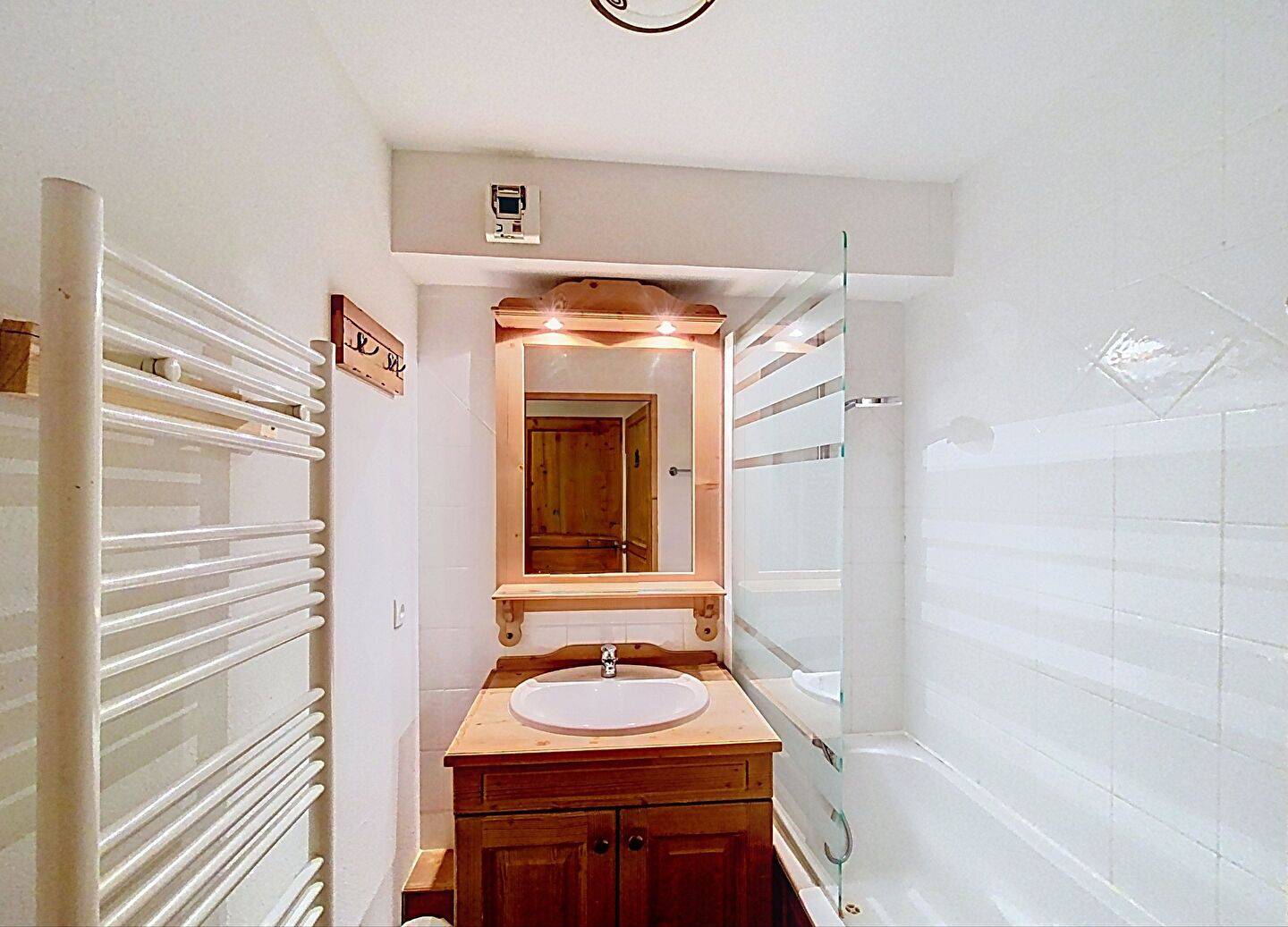 L'ÉCRIN DES SYBELLES   T2 AVEC BALCON   HORS BAIL COMMERCIAL
