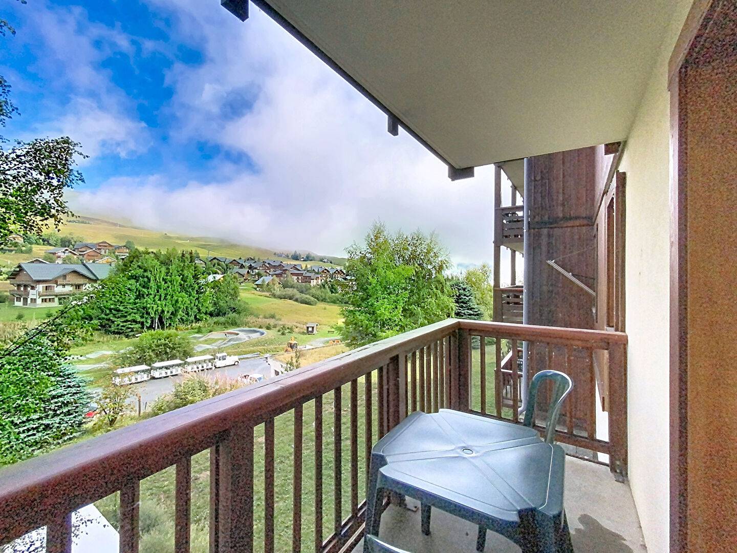 L'ÉCRIN DES SYBELLES   T2 AVEC BALCON   HORS BAIL COMMERCIAL