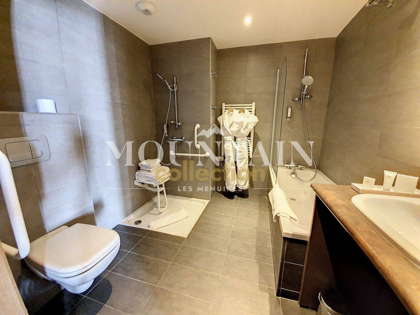 APPARTEMENT 2 PIECES + COIN MONTAGNE 43,72m² + SON EMPLACEMENT DE PARKING, Les Menuires, Quartier Les Bruyères