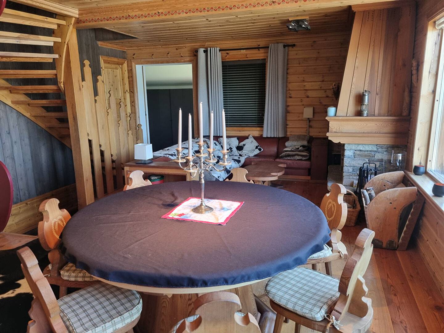 CHALET INDIVIDUEL D'HABITATION 180 m² + combles aménagées PLAGNE 1800