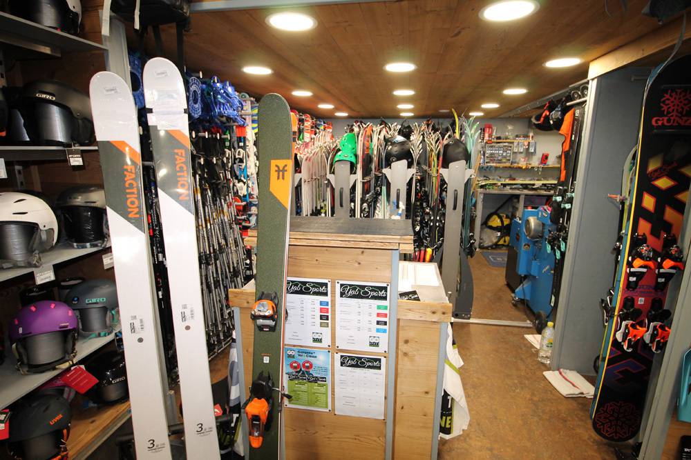 Fonds + murs commerciaux de 84.86 m² + réserve de 30 m² en mezzanine - Emplacement très bon