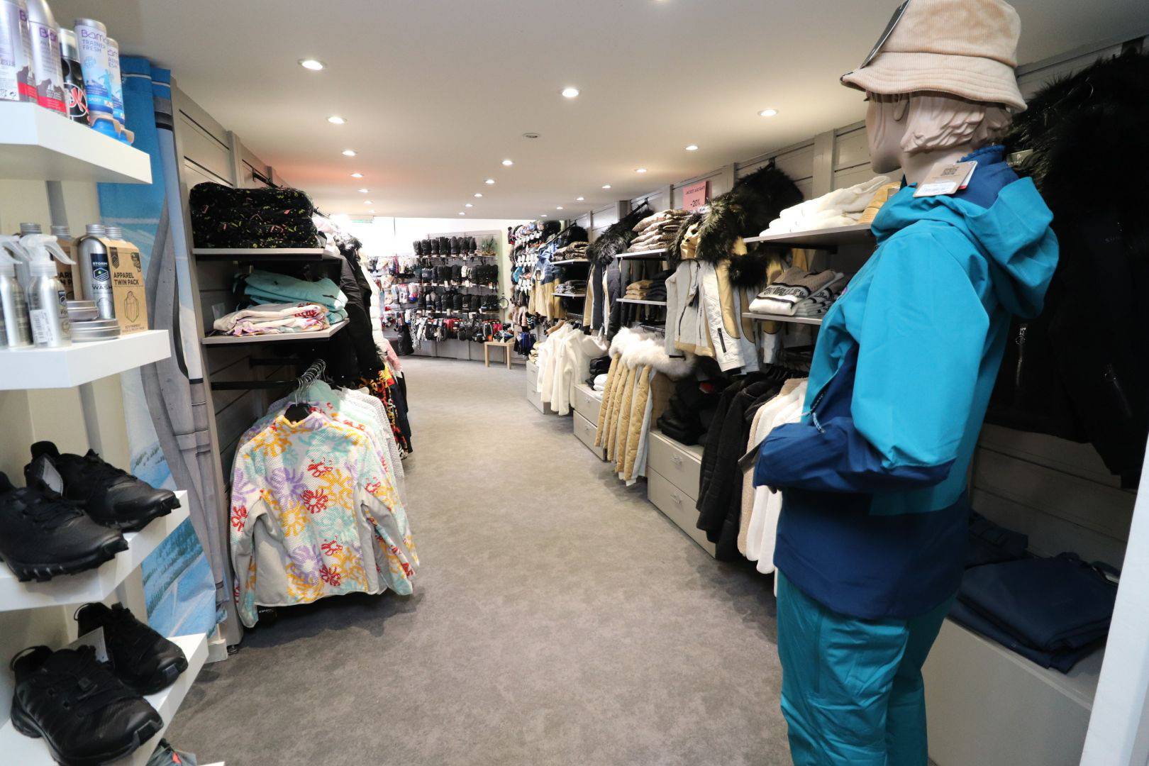 Fonds de commerce de 150 m² + réserve de 100 m²  - Emplacement excellent
