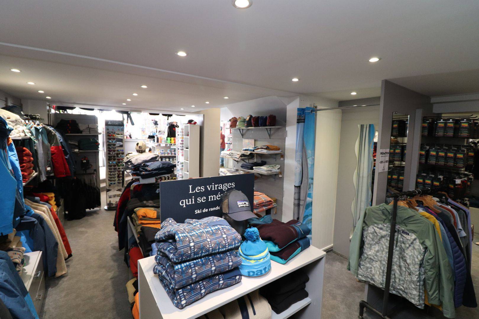 Fonds de commerce de 150 m² + réserve de 100 m²  - Emplacement excellent