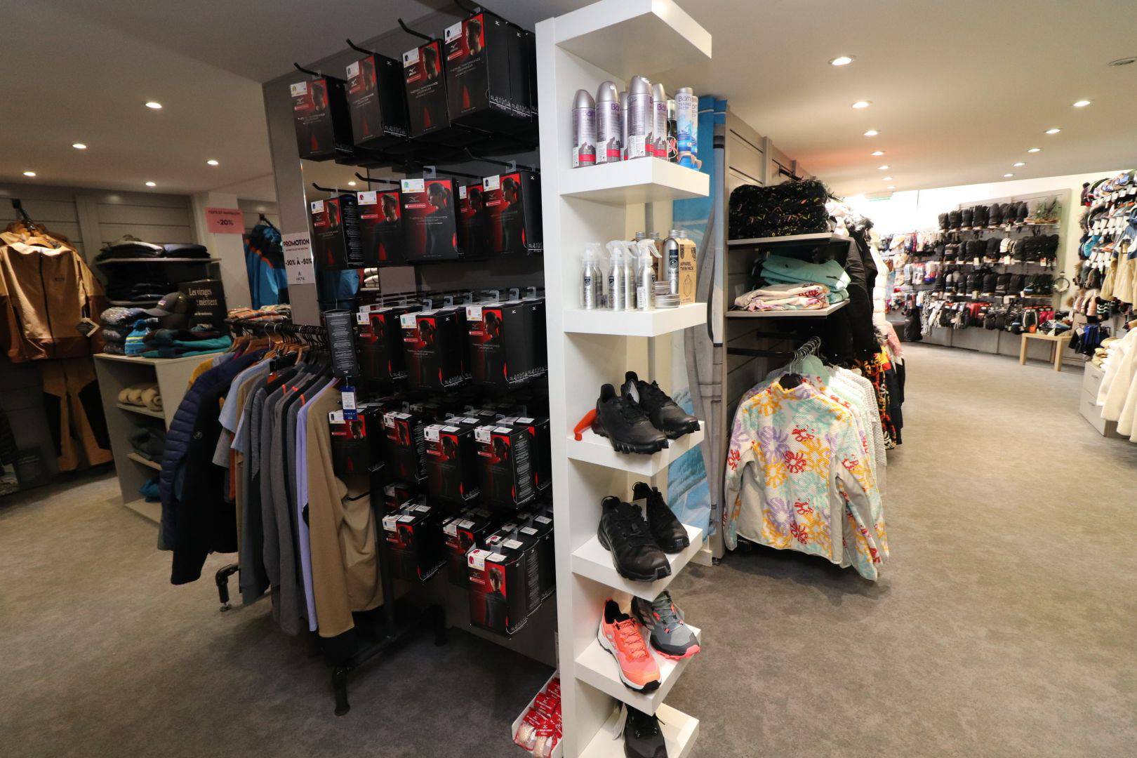 Fonds de commerce de 150 m² + réserve de 100 m²  - Emplacement excellent