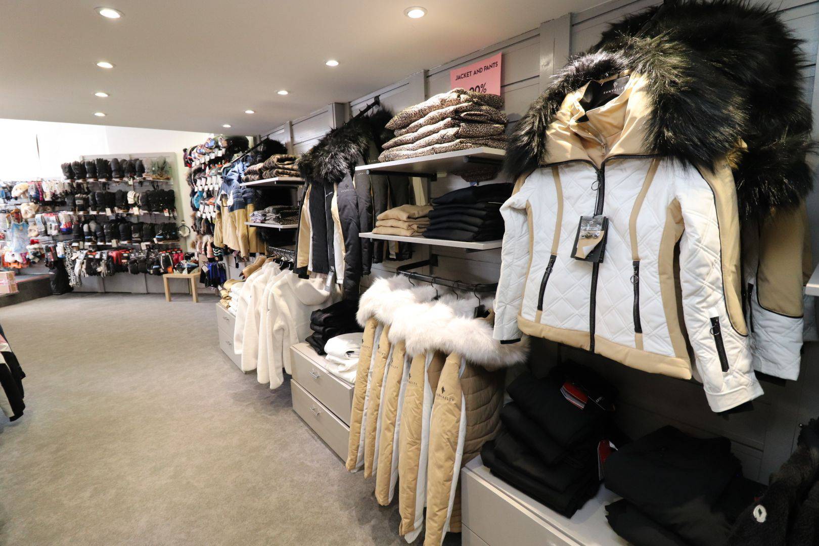 Fonds de commerce de 150 m² + réserve de 100 m²  - Emplacement excellent
