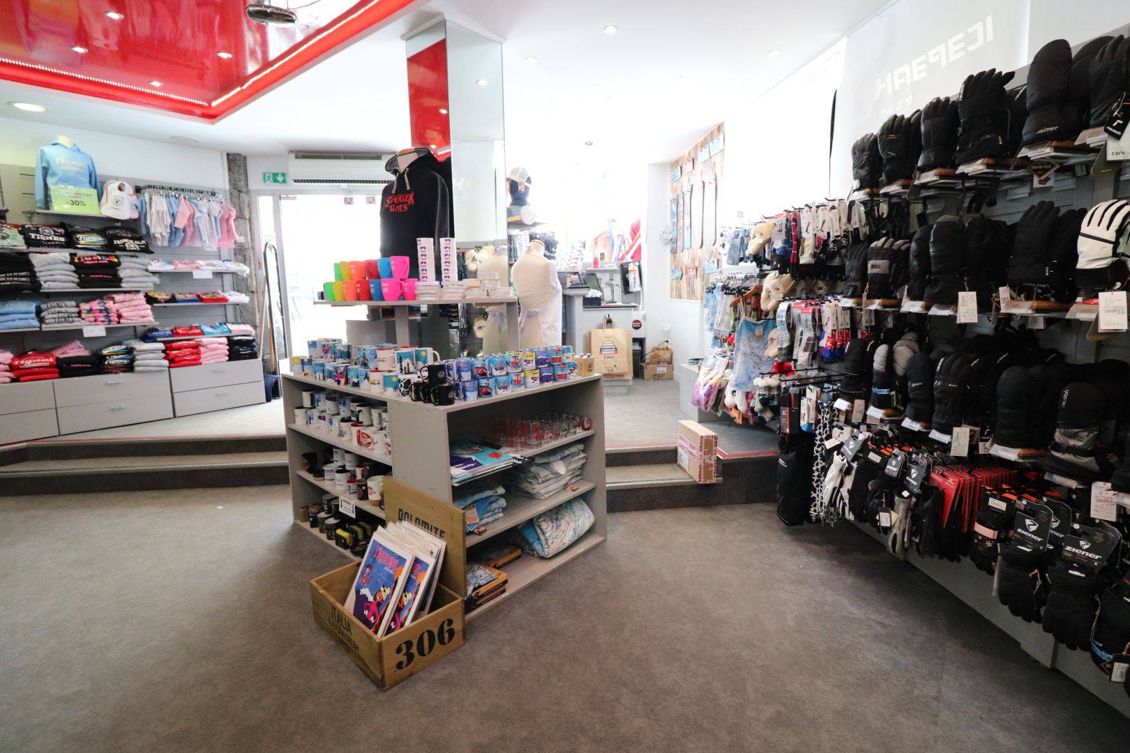 Fonds de commerce de 150 m² + réserve de 100 m²  - Emplacement excellent