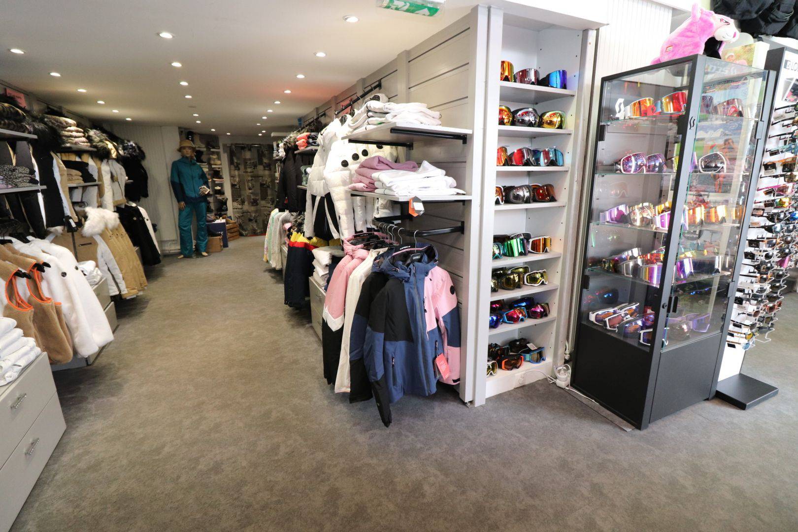 Fonds de commerce de 150 m² + réserve de 100 m²  - Emplacement excellent