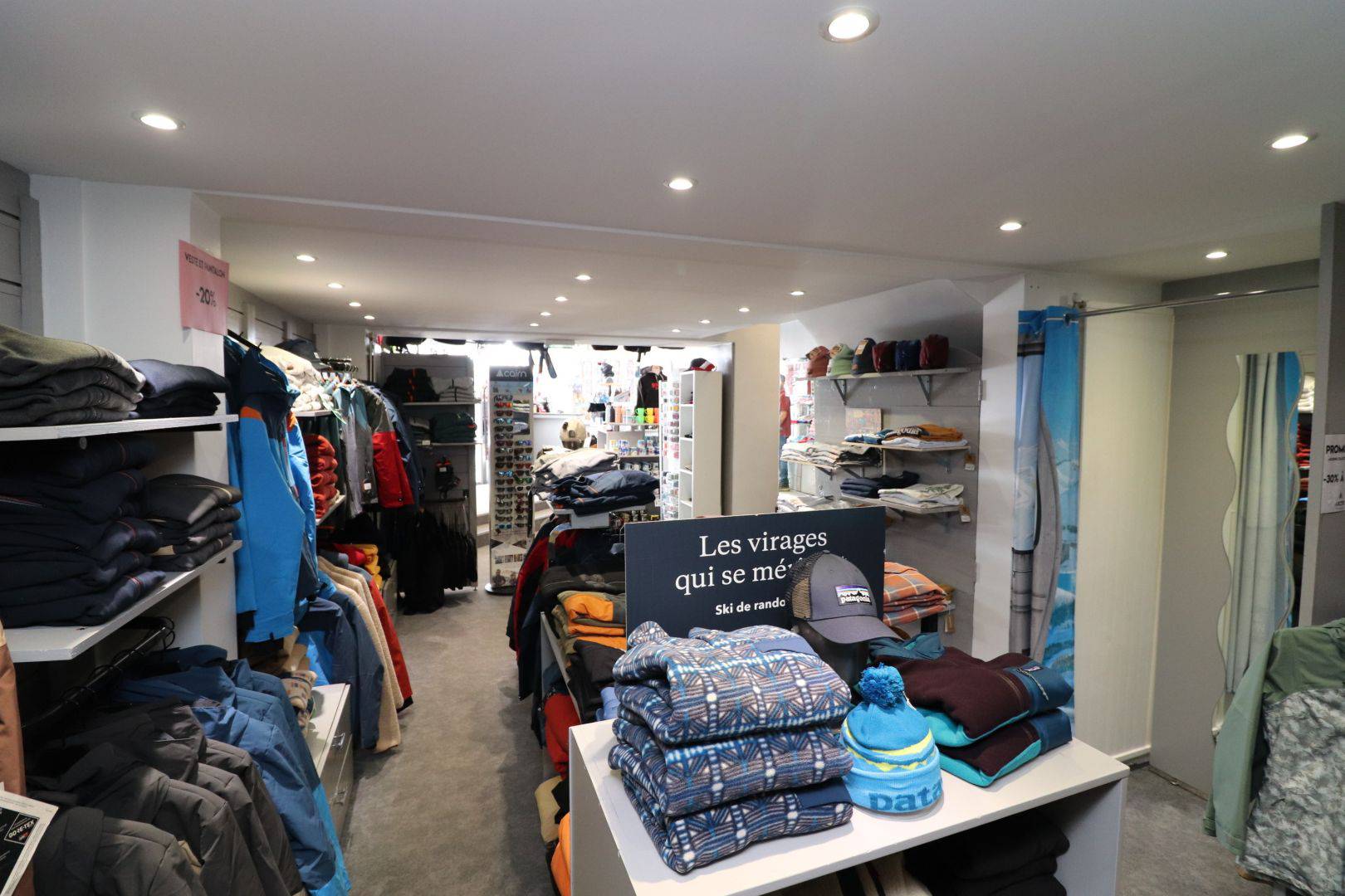 Fonds de commerce de 150 m² + réserve de 100 m²  - Emplacement excellent