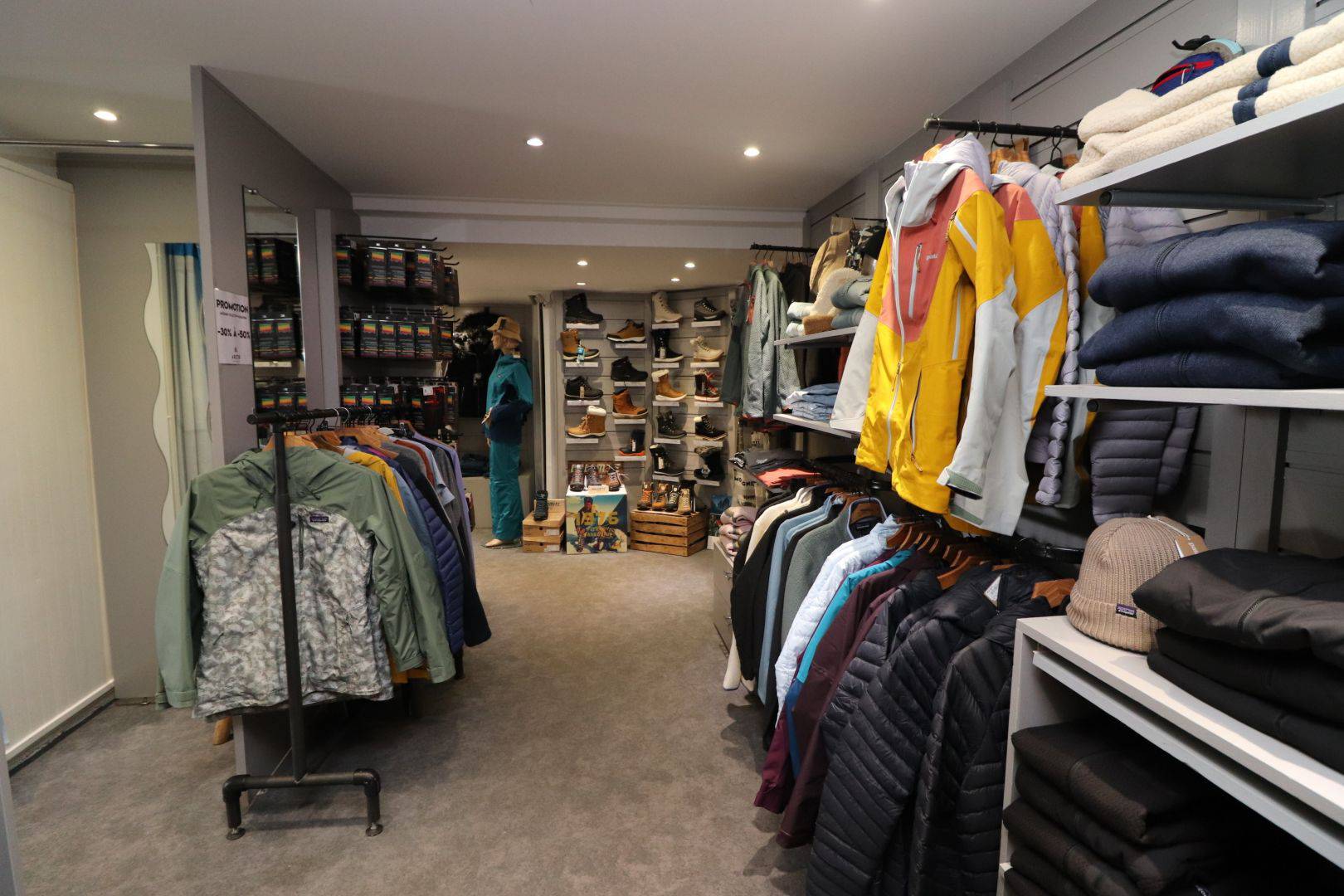 Fonds de commerce de 150 m² + réserve de 100 m²  - Emplacement excellent